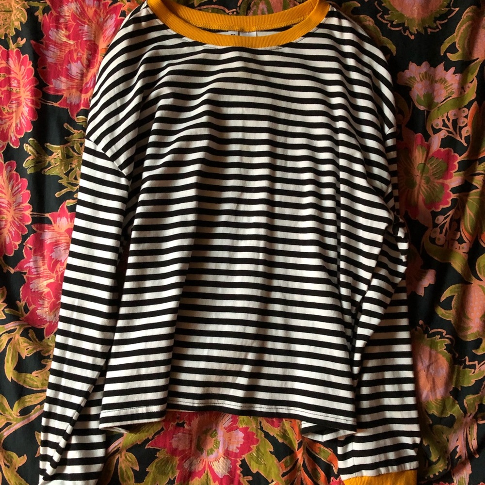 Black & white striped semi-cropped crew neck